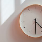 「時を刻む」を英語で何て言う？時間にまつわる英語表現をまとめてチェック！