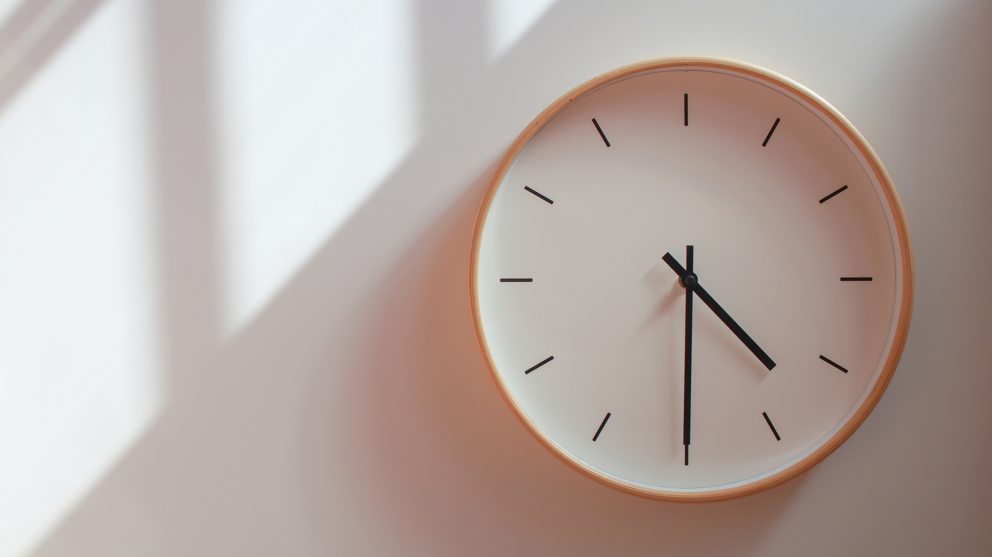 「時を刻む」を英語で何て言う？時間にまつわる英語表現をまとめてチェック！