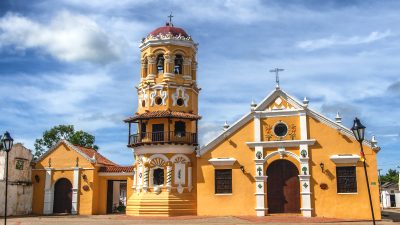 コロンビアの世界遺産「サンタ・クルス・デ・モンポスの歴史地区」を英語で。カラフルな街を歩く！