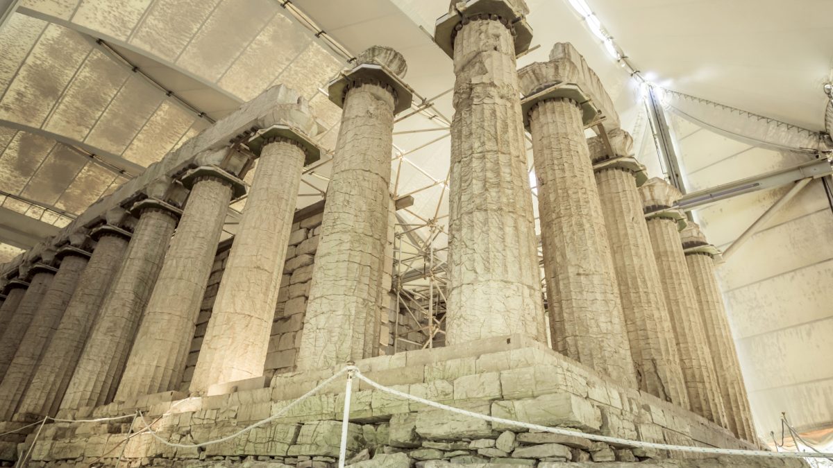 秘境に残るギリシャの世界遺産「バッサイのアポロ・エピクリオス神殿」を英語で歩く