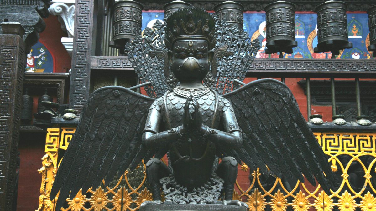 ガルーダってどんな神話の存在？インドの空を翔ける神鳥を英語で説明できるようになろう！