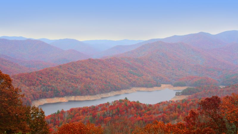 アメリカの世界遺産「グレート・スモーキー山脈国立公園」とは？絶景と生物多様性を体験！
