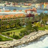 オランダの世界遺産「キュラソー島の港町ウィレムスタット市内の歴史地区」とは？英語で楽しむカラフルな港町の魅力