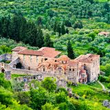 ギリシャの世界遺産「ミストラの考古遺跡」とは？ ビザンツの都を英語で旅する