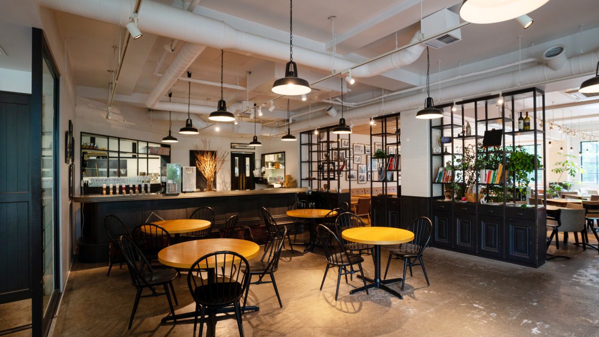 アートカフェ／ギャラリーカフェ店員の仕事を英語で説明！業務内容や日本のカフェ文化をわかりやすく紹介