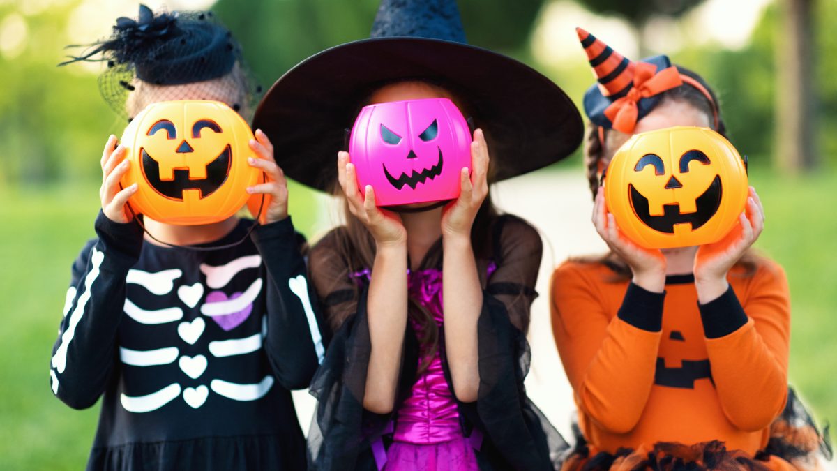 衣装だけじゃもったいない！英語で盛り上がるハロウィン仮装ショーのすすめ