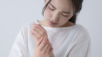 オノマトペ【ピリピリ】の英語。Tingling sensationとNervous tension