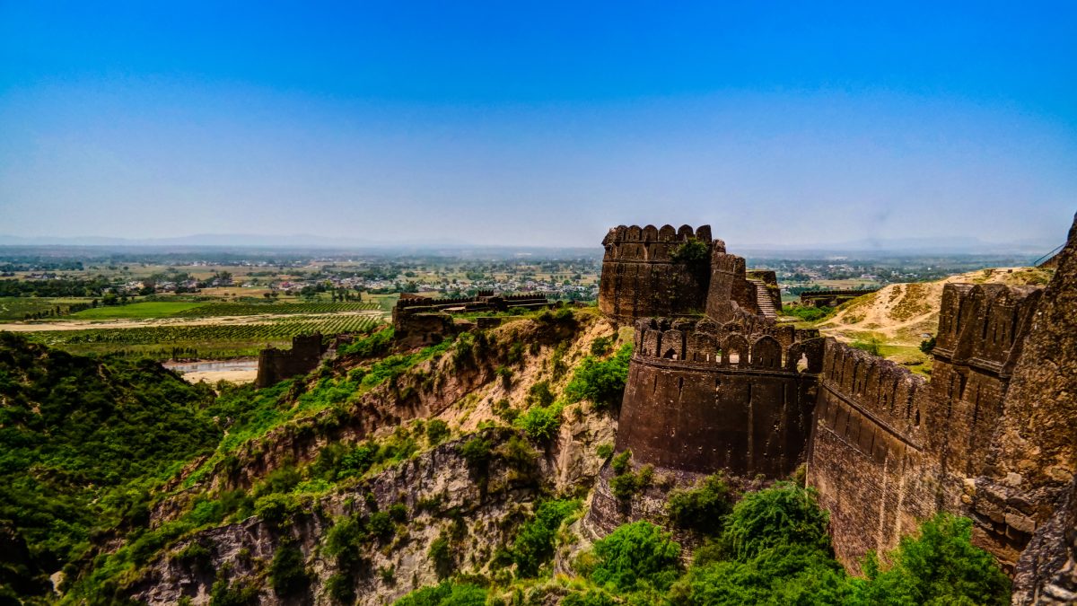 世界遺産「ロータス城塞」とは？歴史が息づくパキスタンの要塞を英語で旅する