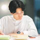 オノマトペ【スイスイ】の英語。2つの表現”Smoothly”と”Effortlessly”を紹介