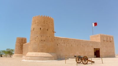 カタールの世界遺産「アル・ズバラ考古遺跡」とは？砂漠の中の遺跡を英語で巡る