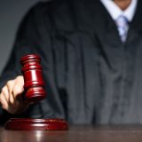 「裁判」って英語でなんて言う？「裁判所」「裁判官」「審査員」など法廷でよく使う英語も解説！