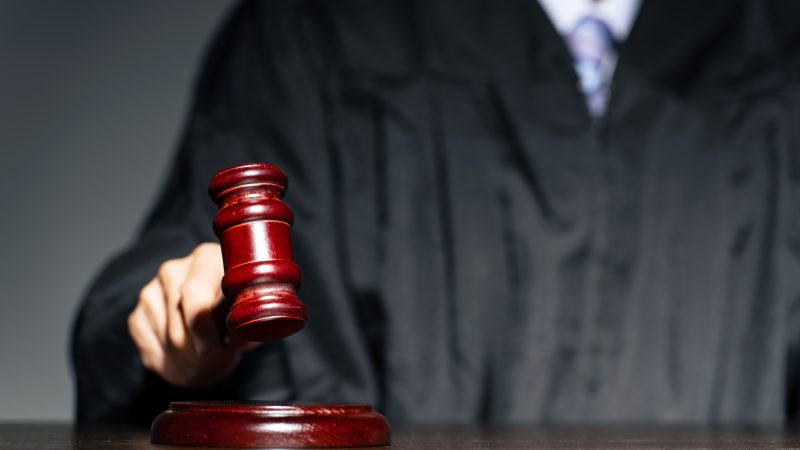 「裁判」って英語でなんて言う？「裁判所」「裁判官」「審査員」など法廷でよく使う英語も解説！