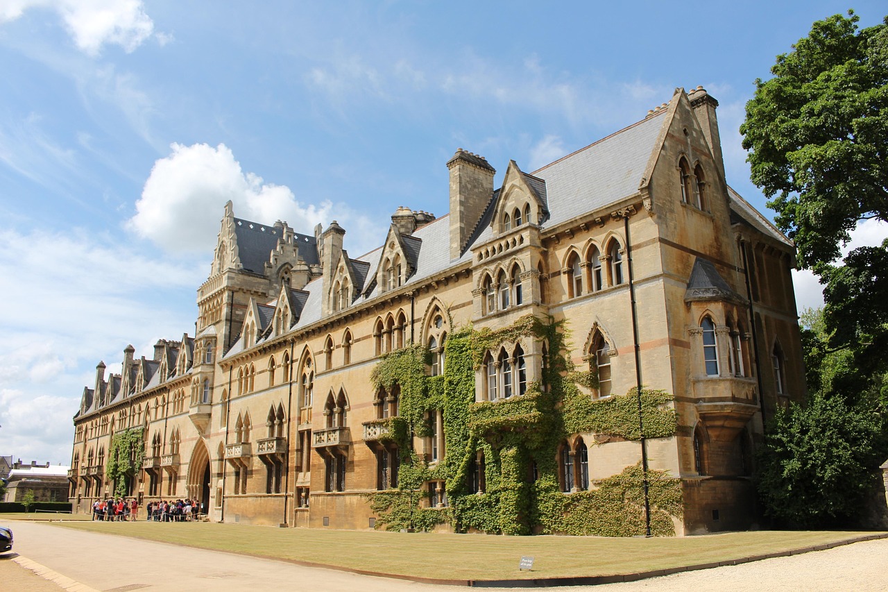 オックスフォード大学の偏差値は？