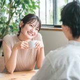 “あざとい”は英語で何て言う？かわいく計算高いニュアンスの英語表現を紹介！