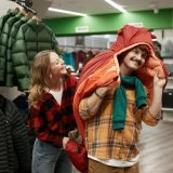 アウトドアウェア売り場店員の仕事を英語で説明！業務内容や日本のアウトドア文化をわかりやすく紹介