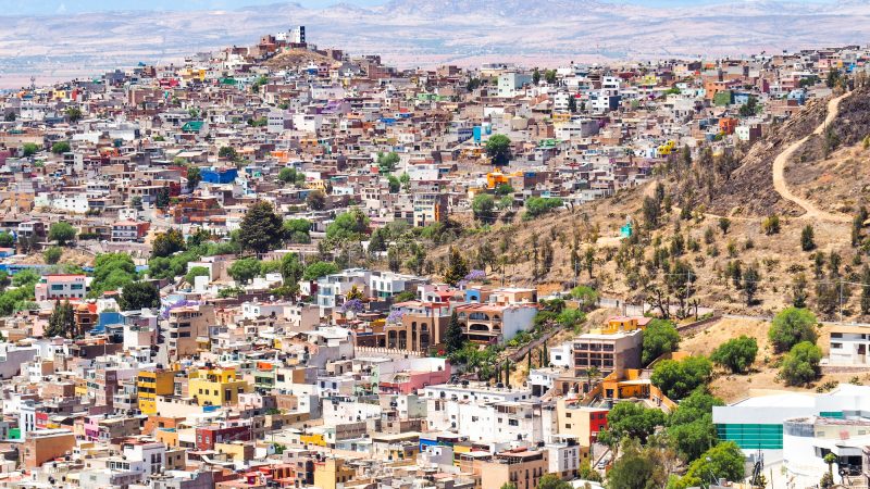 メキシコの世界遺産「サカテカス歴史地区」を歩こう：ピンク色の街並みと銀鉱の歴史