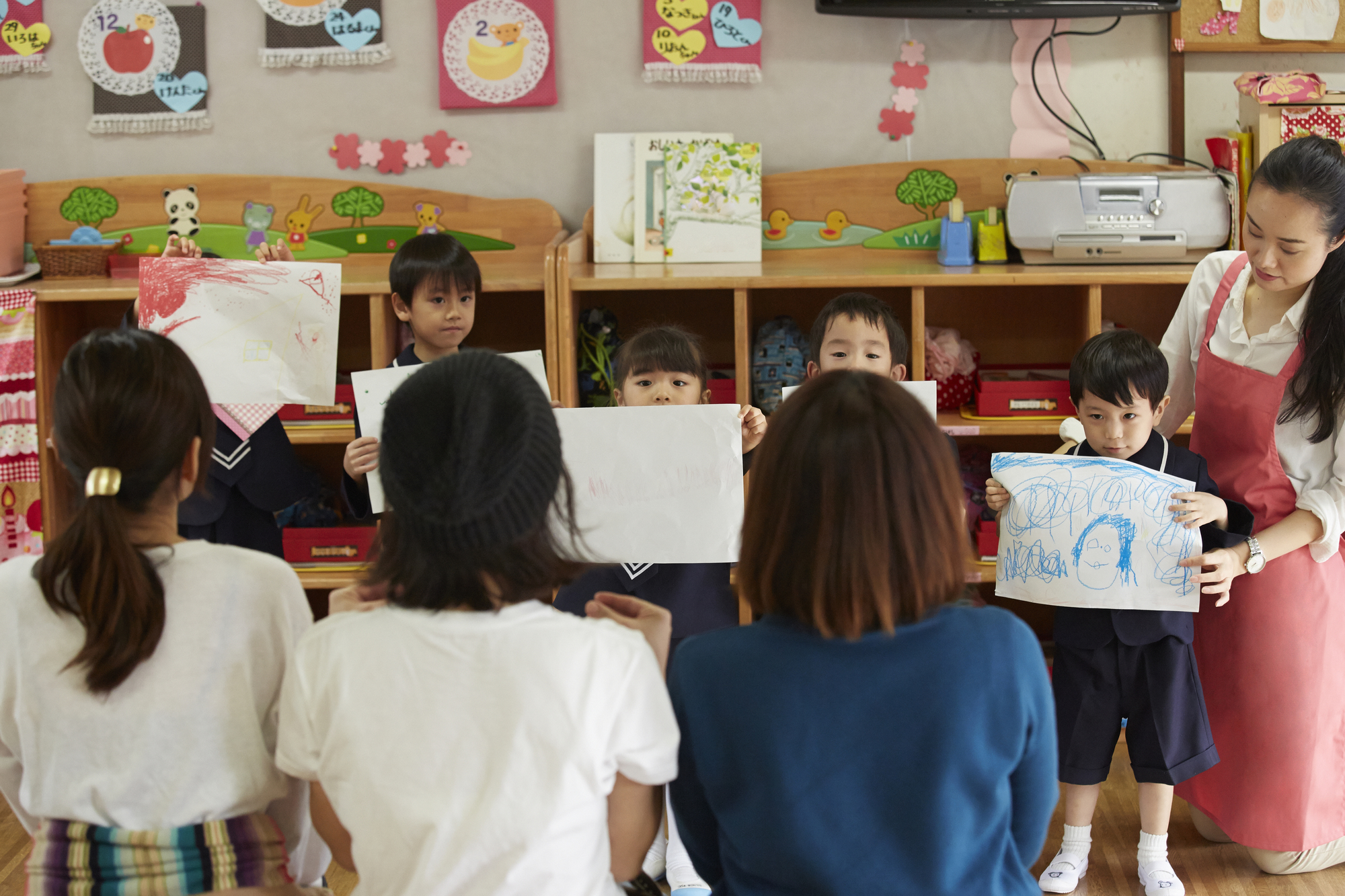 保護者に見てもらおう！英語で自己紹介・歌・遊びを発表する参観日の工夫