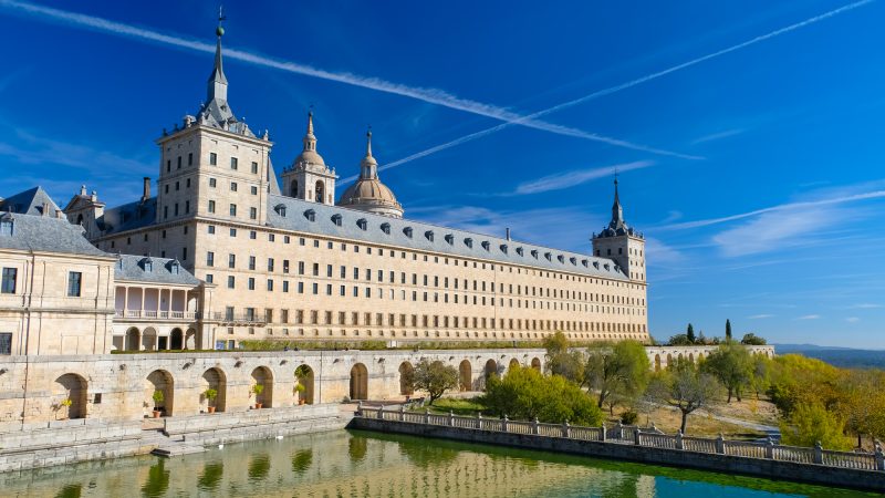 聖ロレンソに捧げた王の祈り―スペインの世界遺産「マドリードのエル・エスコリアルの修道院と王室用地」を英語で