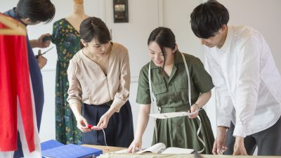 ファッションデザイナーの仕事を英語で説明！業務内容や日本のファッション文化をわかりやすく紹介