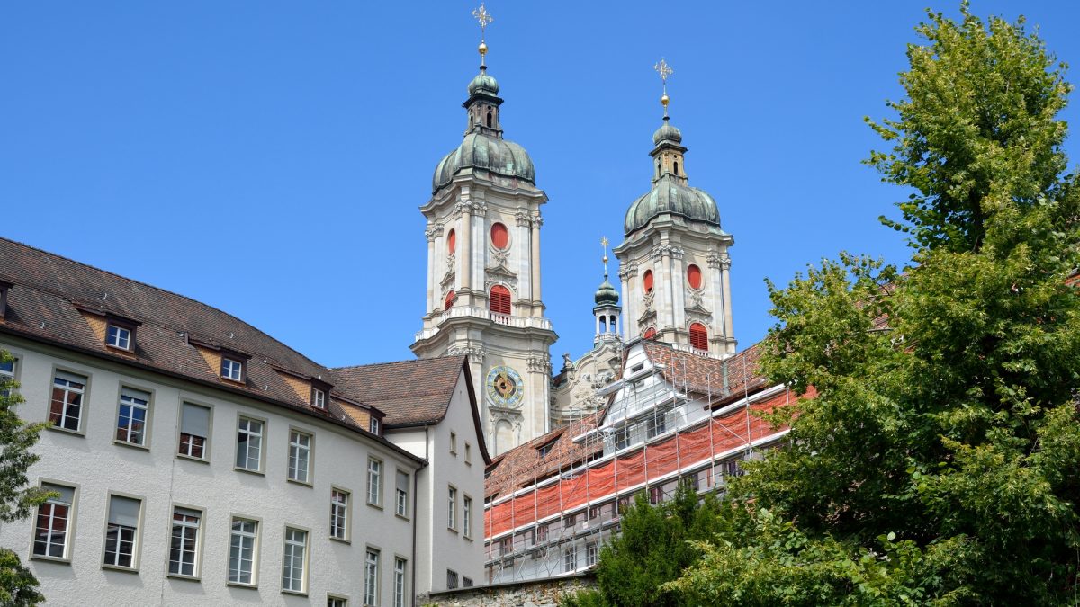 スイスの世界遺産「ザンクト・ガレン修道院」とは？建築と歴史を英語で学ぶ！