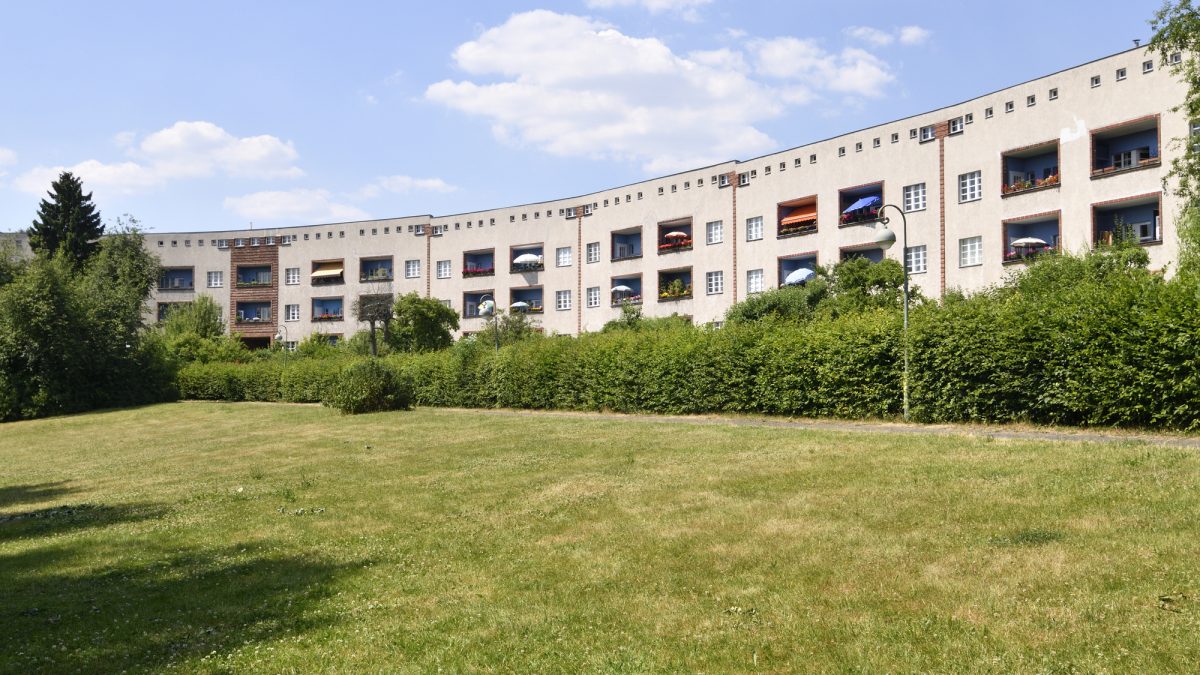 団地が世界遺産？ドイツの「ベルリンのモダニズム集合住宅群」を英語でご案内！