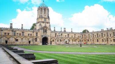 【オックスフォード大学】英語表現や入学に必要な成績、代表する的コース、卒業生などを紹介