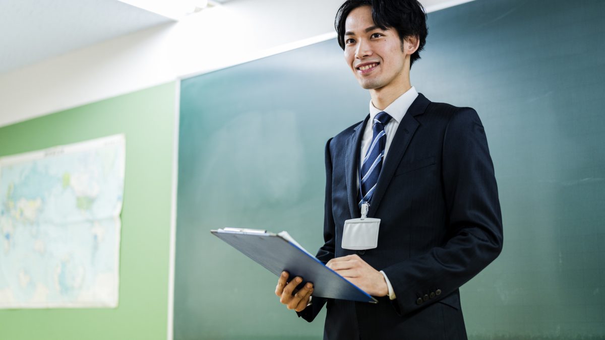 「担任の先生」は英語で何て言う？学校で使える表現をまとめて紹介