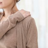 「肩」を英語で何て言う？肩こりや肩甲骨など様々な表現をまとめて紹介