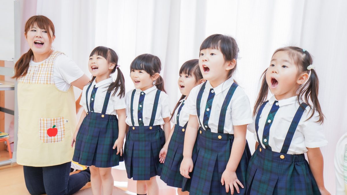 保護者に見てもらおう！英語で自己紹介・歌・遊びを発表する参観日の工夫