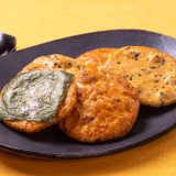 せんべい、って英語でなんていう？おかきやあられとの違いを英語で説明してみよう