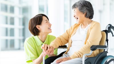 ケアの英語は一つじゃない！？「看護」「介護」「世話」など単語・表現の使い分けまとめ