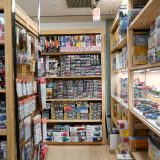 プラモデル・フィギュア専門店店員の仕事を英語で説明！業務内容や日本のホビー文化をわかりやすく紹介