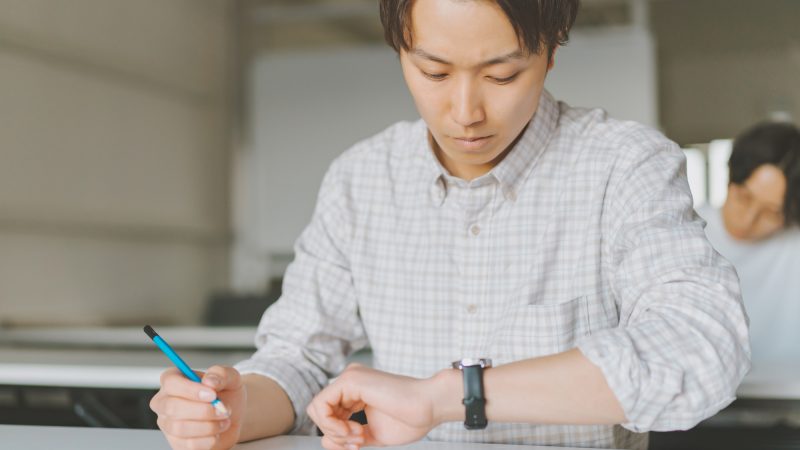 TOEICは何時間？本番スケジュール・各パートの時間配分・集合時間まで完全ガイド