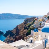 サントリーニ島は英語で何て言う？白と青の絶景が広がるギリシャの島