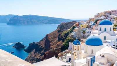 サントリーニ島は英語で何て言う？白と青の絶景が広がるギリシャの島
