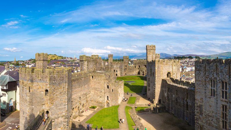 【ウェールズ】英語とウェールズ語を公用語としイギリスを構成する国。おすすめ観光スポットも