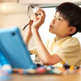 釘付けになるは英語で？目が離せないほど夢中の表現をマスターしよう