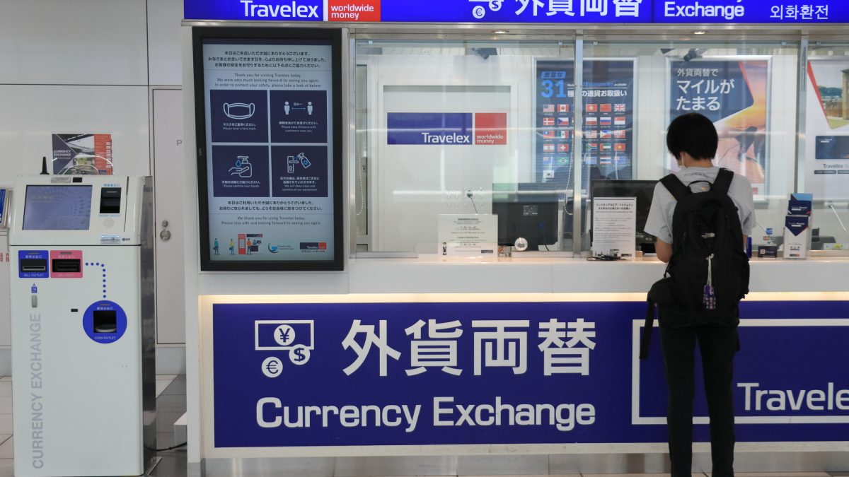 【外貨両替】おすすめは銀行？ 英語で両替レートや両替所、デジタル金融サービスも紹介