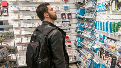 ゲーム専門店の店員を英語で説明【接客英語から職業紹介まで徹底ガイド】