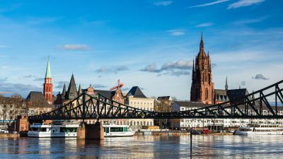 【国際都市フランクフルトの英語】ドイツ最大の空港や証券取引所、現地情報も紹介！