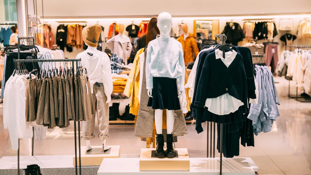 子供服売り場店員の仕事を英語で説明！業務内容や日本の子供服文化をわかりやすく紹介