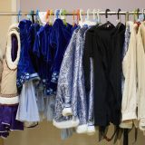 ステージ衣装売り場店員の仕事を英語で説明！業務内容や日本の舞台衣装文化をわかりやすく紹介