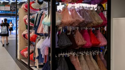 ダンスウェア売り場店員の仕事を英語で説明！業務内容や日本のダンス衣装の特徴をわかりやすく紹介