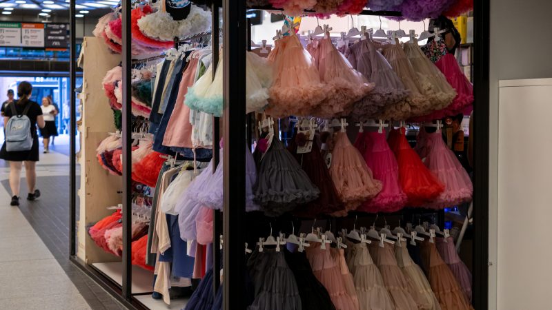 ダンスウェア売り場店員の仕事を英語で説明！業務内容や日本のダンス衣装の特徴をわかりやすく紹介