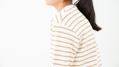「猫背」を英語で何て言う？姿勢に関する英語表現をまとめて紹介