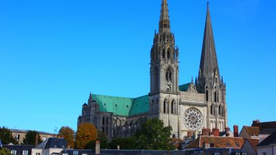 フランスの世界遺産「シャルトル大聖堂」を英語で。ステンドグラスやバラ窓も！