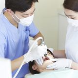「治療」って英語でなんて言う？medical treatmentの意味や「処置」「回復」など関連表現も紹介