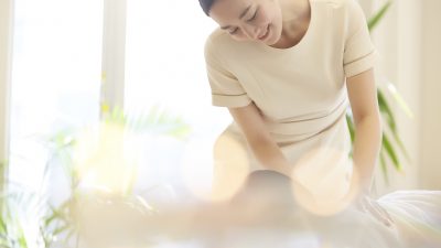 日本のエステティシャンを英語でどう説明する？海外との違いやキャリアパスも解説