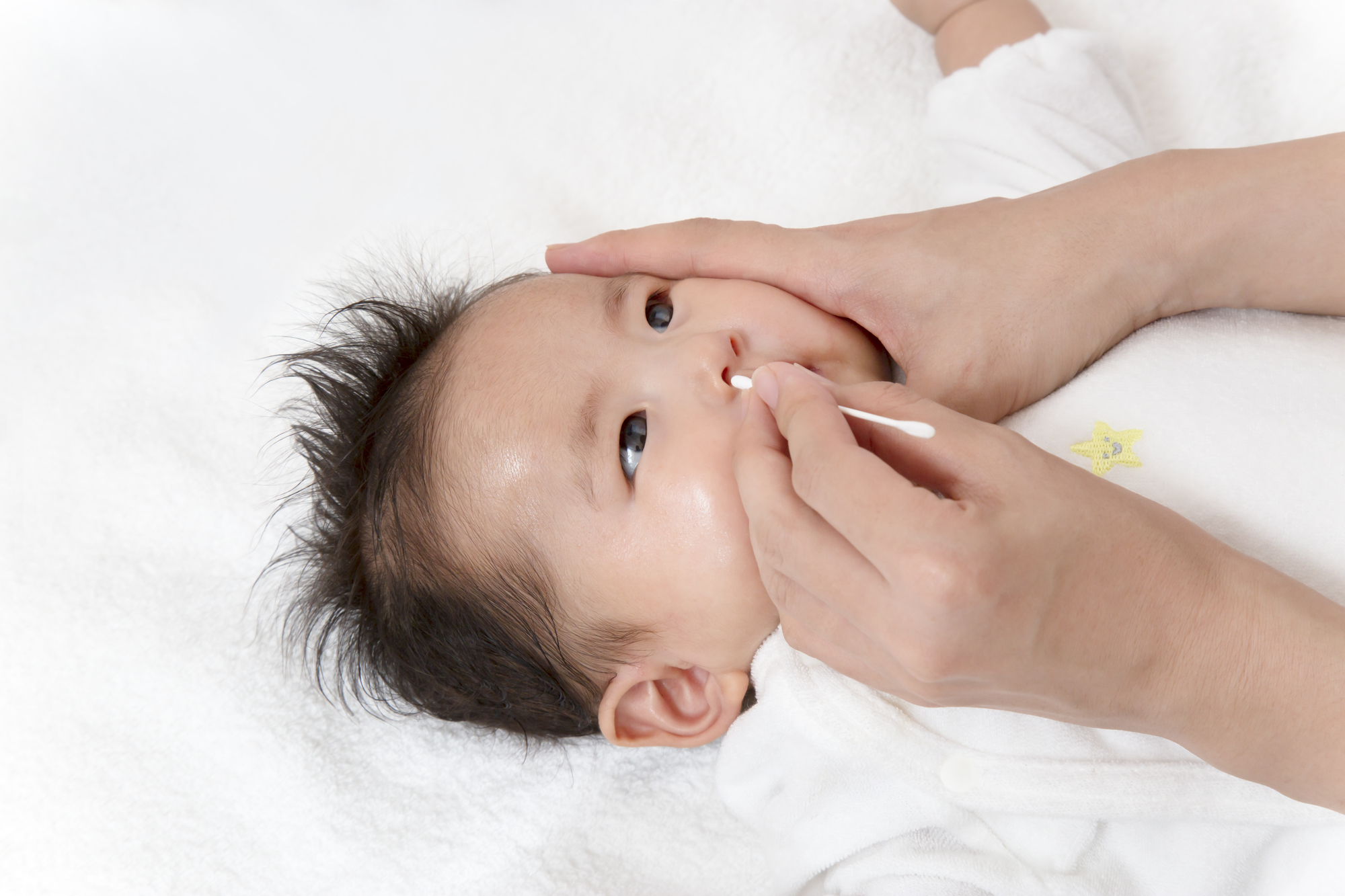 英語で「鼻水がでる」「鼻がつまる」「鼻をかむ」は?