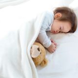 バイリンガル保育園でのお昼寝タイム：言葉の切り替えと安心感の工夫